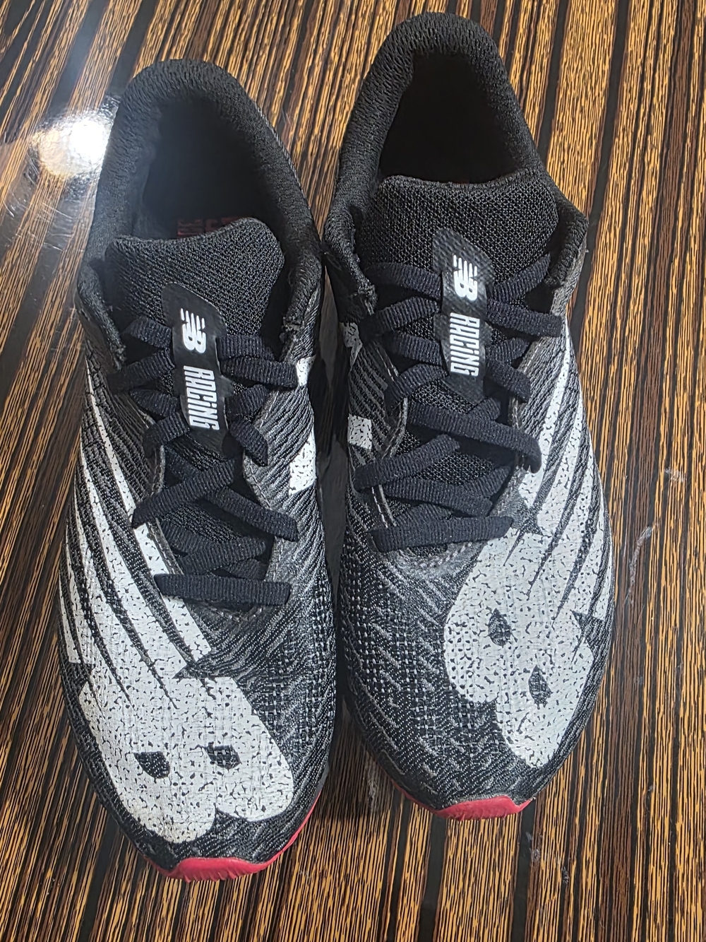 New Balance Men's Black, Red & Gray Racing Shoes